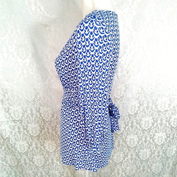 Banana Republic blue and white design long sleeved V neck top S - Picture 2 of 7